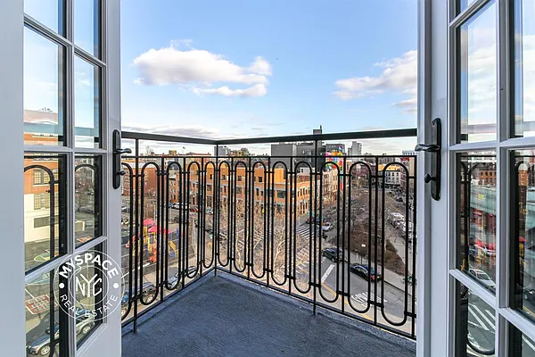 Rented by MySpaceNYC | media 27