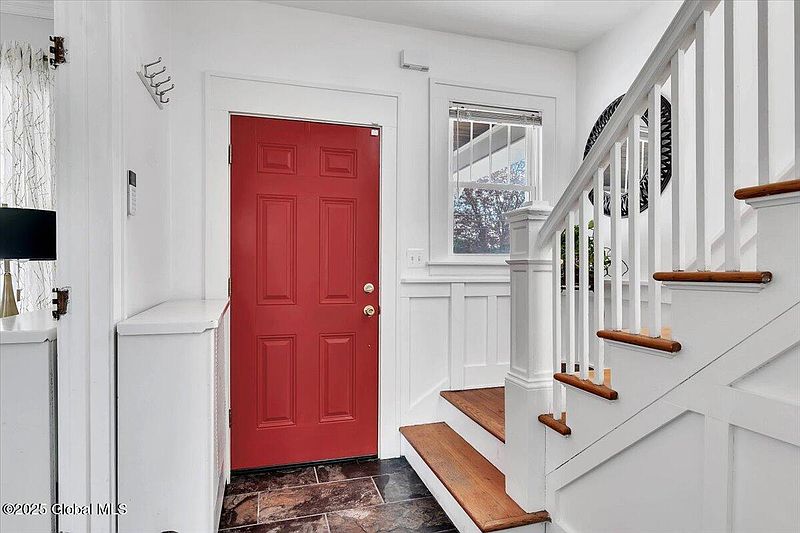 4th image of 624 Morris Street