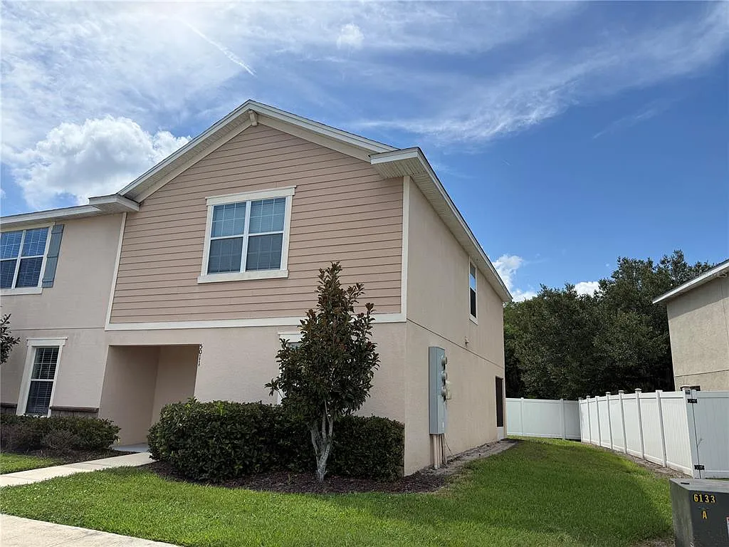 4 bed, 3.0 bath, 1742 sqft, $2,500 — Photo 1
