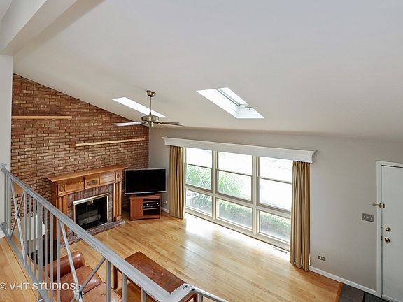 3rd image of 924 N Milwaukee Ave APT D