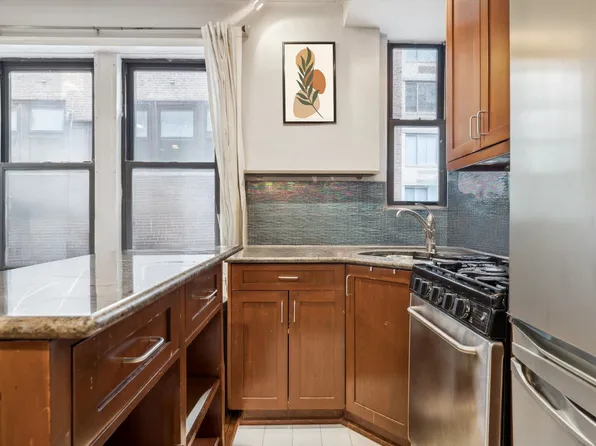 225 West 25th Street image 5 of 5