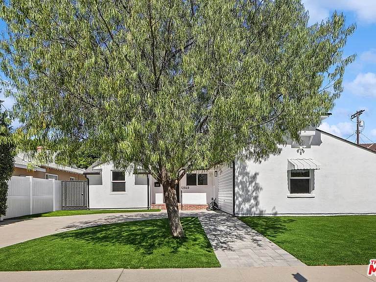 12849 Tiara St — Photo 2
