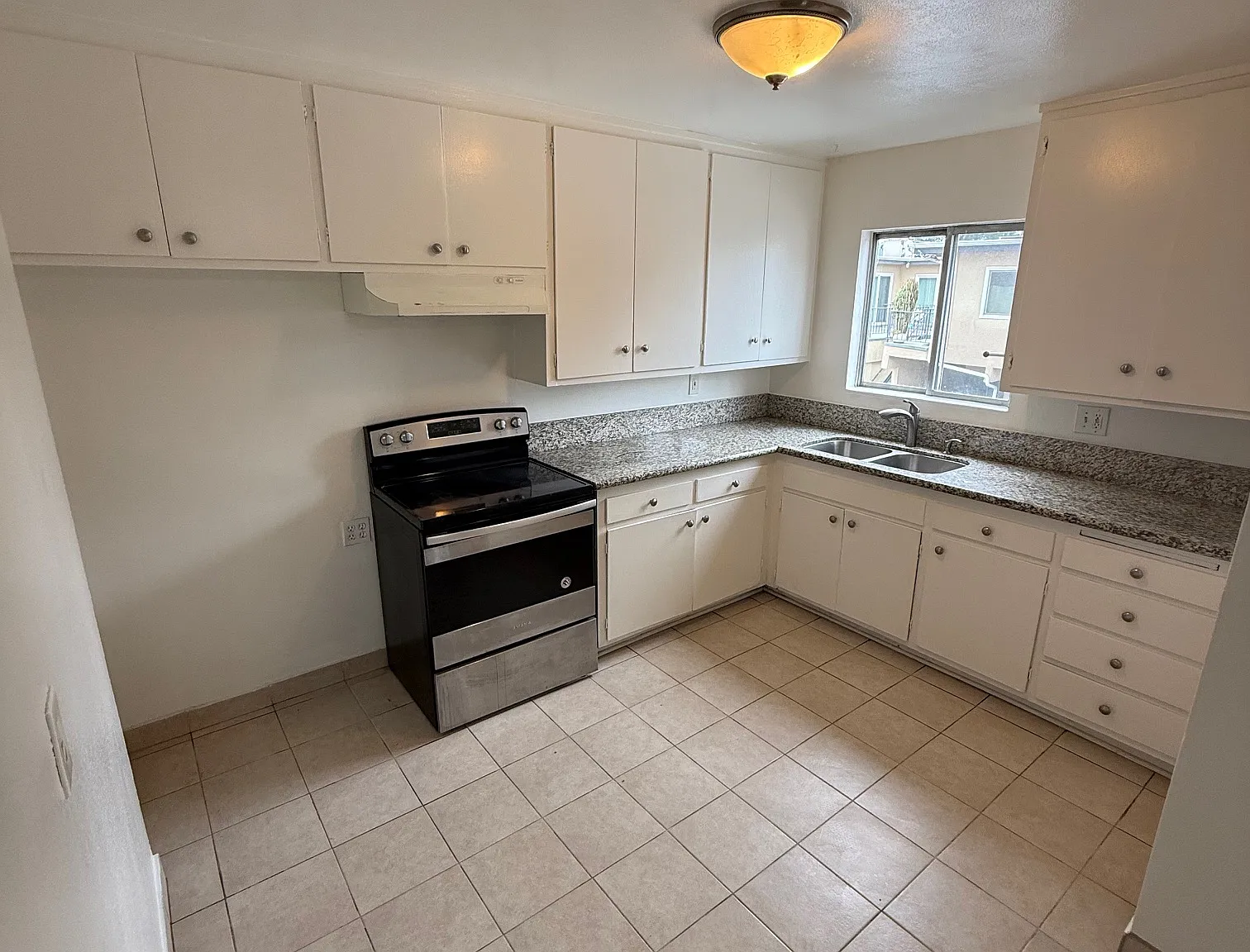 Royal Wyandotte Apartments — Photo 4