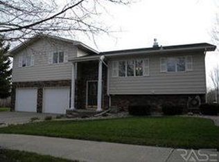 921 Jennifer St, Madison, SD 57042