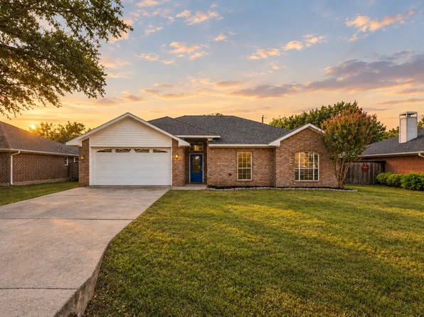 1810 Sharon Dr, Corinth, TX 76210