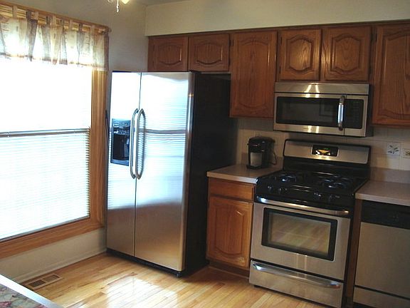 4th image of 214 Lorraine Cir