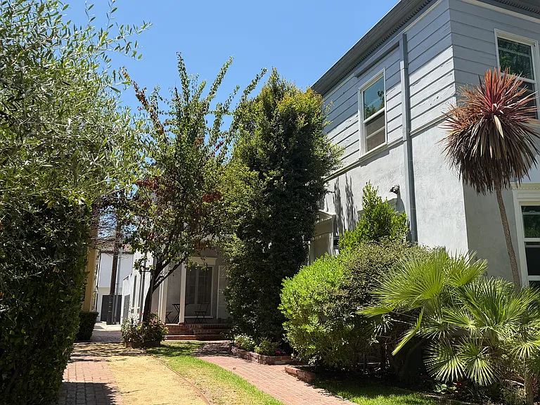 163 N La Peer Dr #C — Photo 31