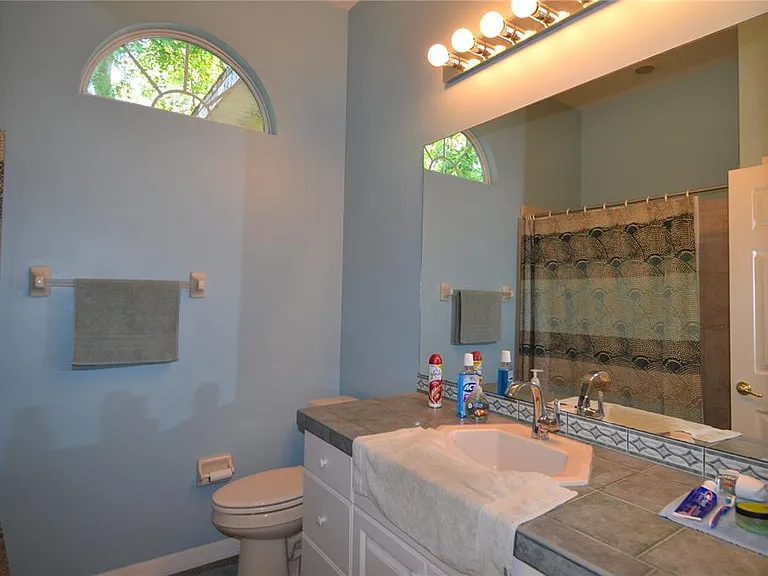 79 NW 48th Blvd — Photo 14