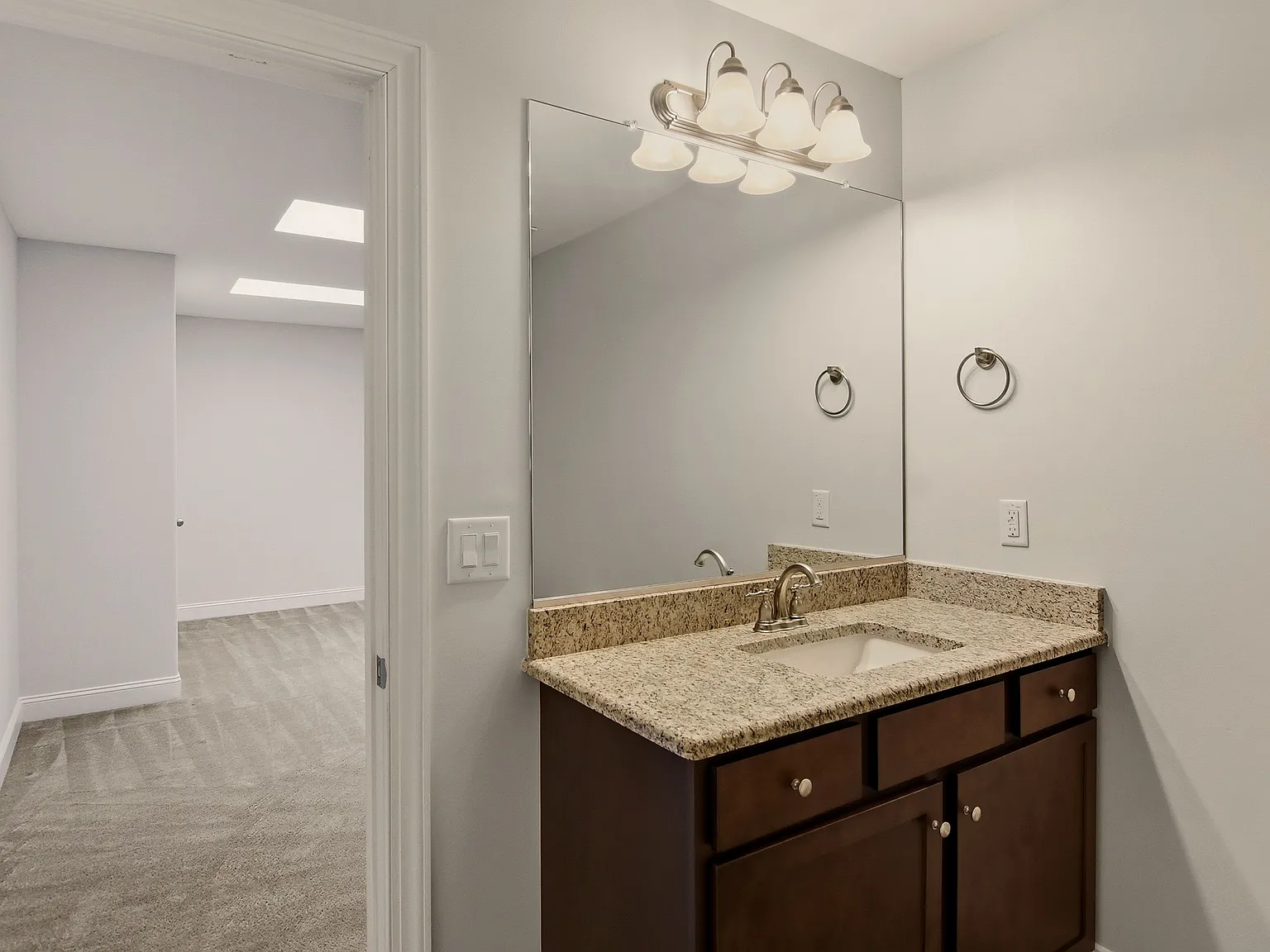3 bed, 2055 sqft, $2,200 — Photo 4