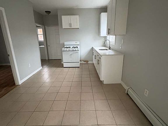 2nd image of 94 Willoughby St Floor 2