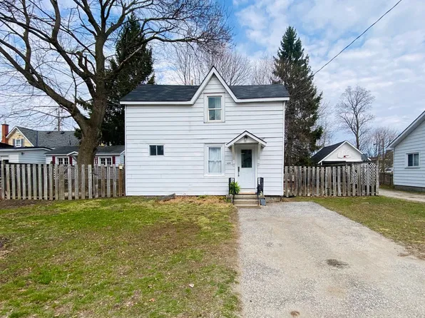 630 1st St S, Gravenhurst, ON P1P 1K1