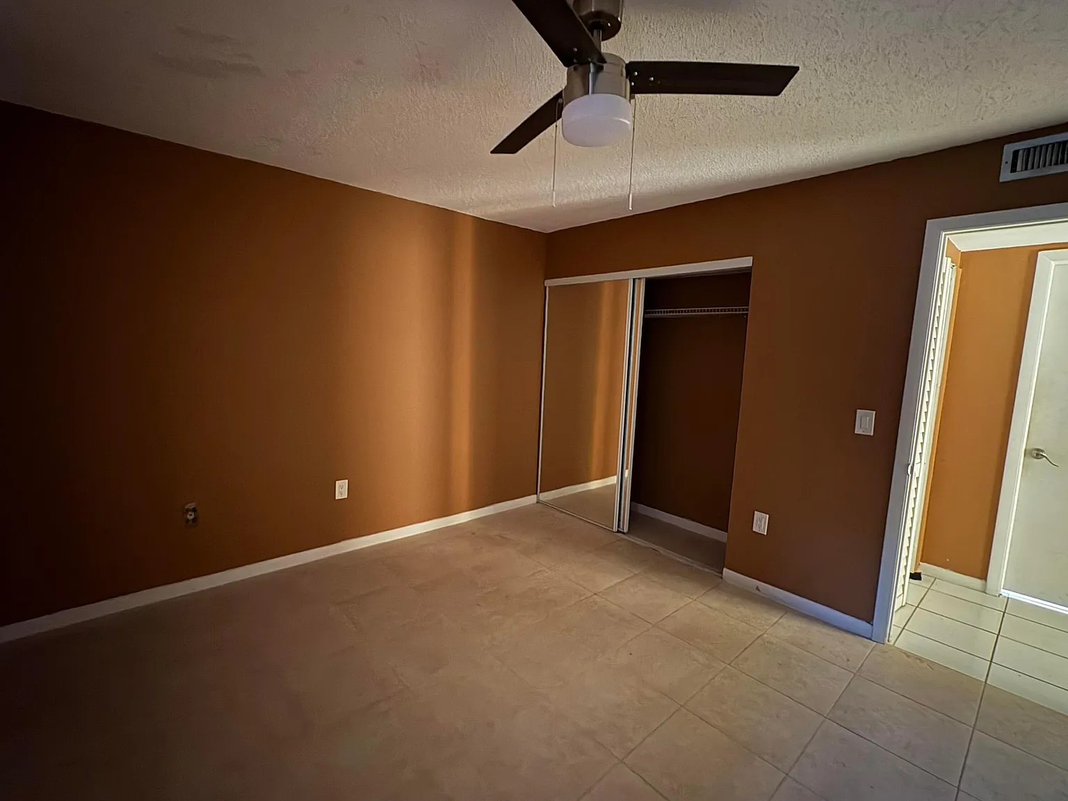 2 bed, 1.5 bath, 803 sqft, $1,650 — Photo 3