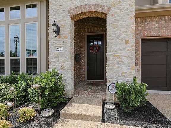 3rd image of 2501 Lincolnshire Ln