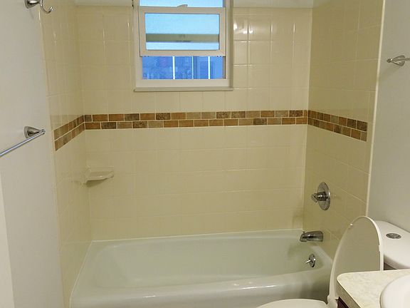 4th image of 1327 E 1st Ave