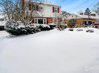 1622 Shangrai La Dr SE, Grand Rapids, MI 49508