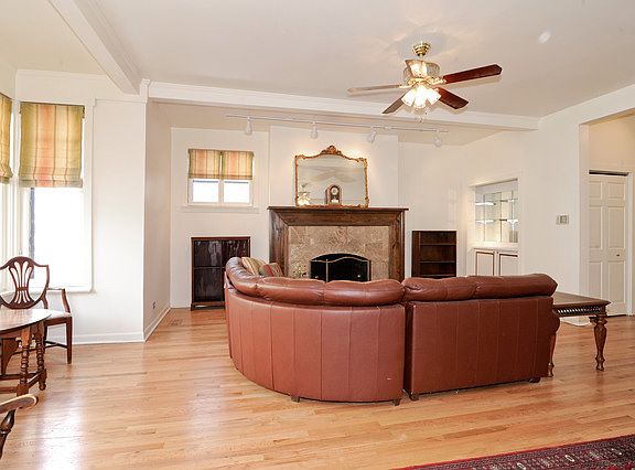 4th image of 1031 W Bryn Mawr Ave APT 1A
