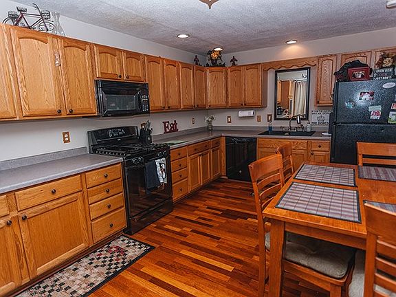 5th image of 8176 Cloverdale Ln
