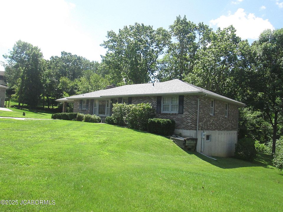1st image of 324 Carl Ln