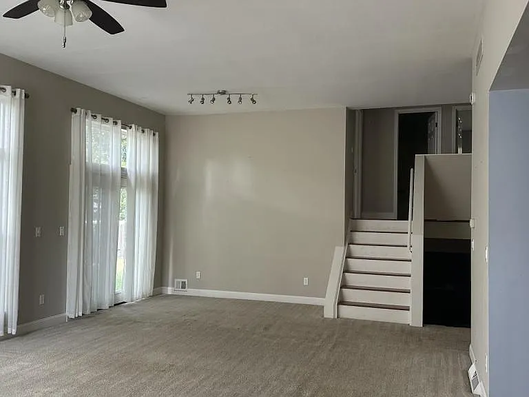 21 Skylark Dr — Photo 7