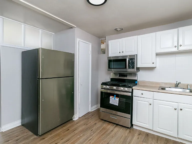 10348 Earl Dr — Photo 10