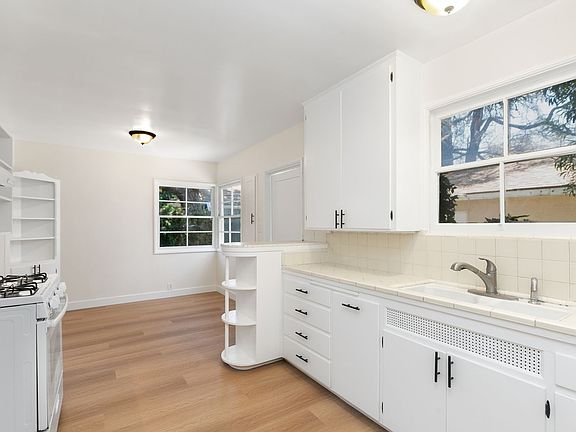 3rd image of 709 S Ross St