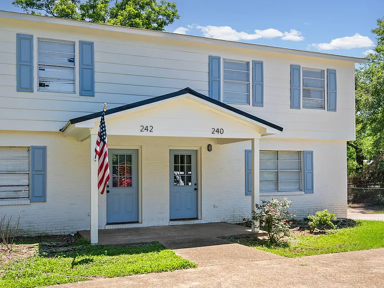 240 Josh Ln — Photo 1