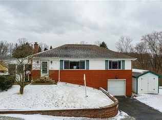 7 Westwood Dr, Jeannette, PA