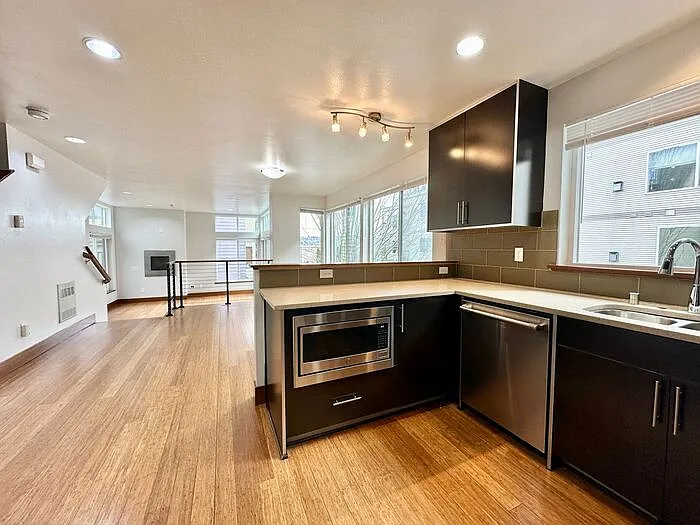 552 McGraw St — Photo 4