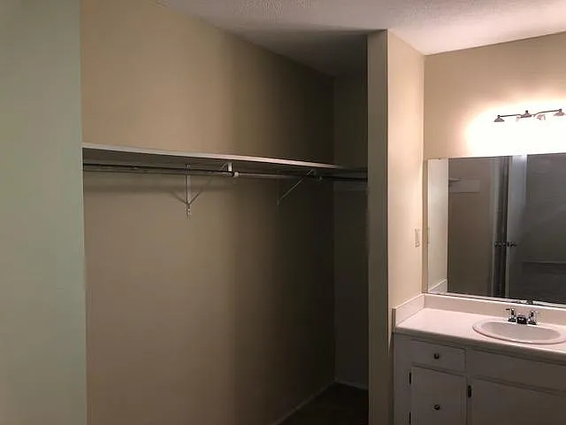 1 bed, 860 sqft, $995 — Photo 4