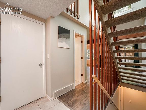 3rd image of 4547 Castlepoint Dr