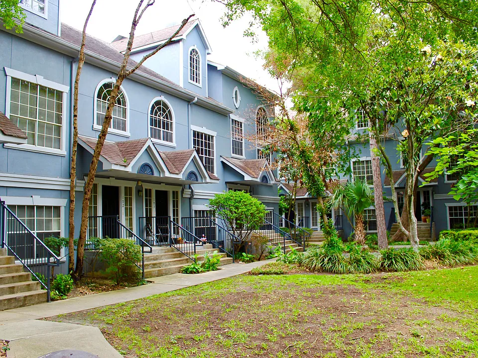 Plaza At River Oaks