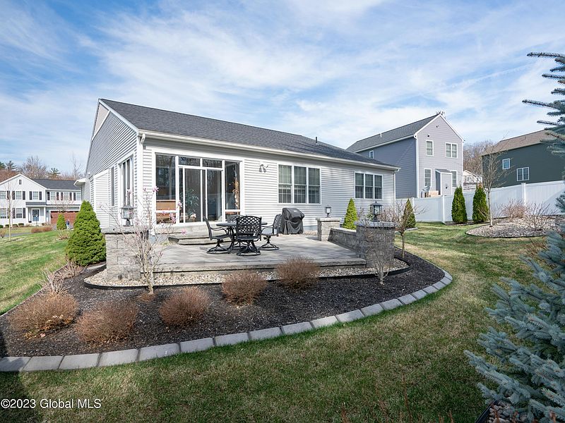 4th image of 15 Wexford Drive
