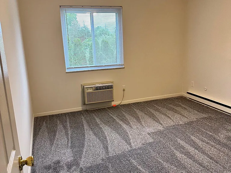 575 N Riverside Ave — Photo 5