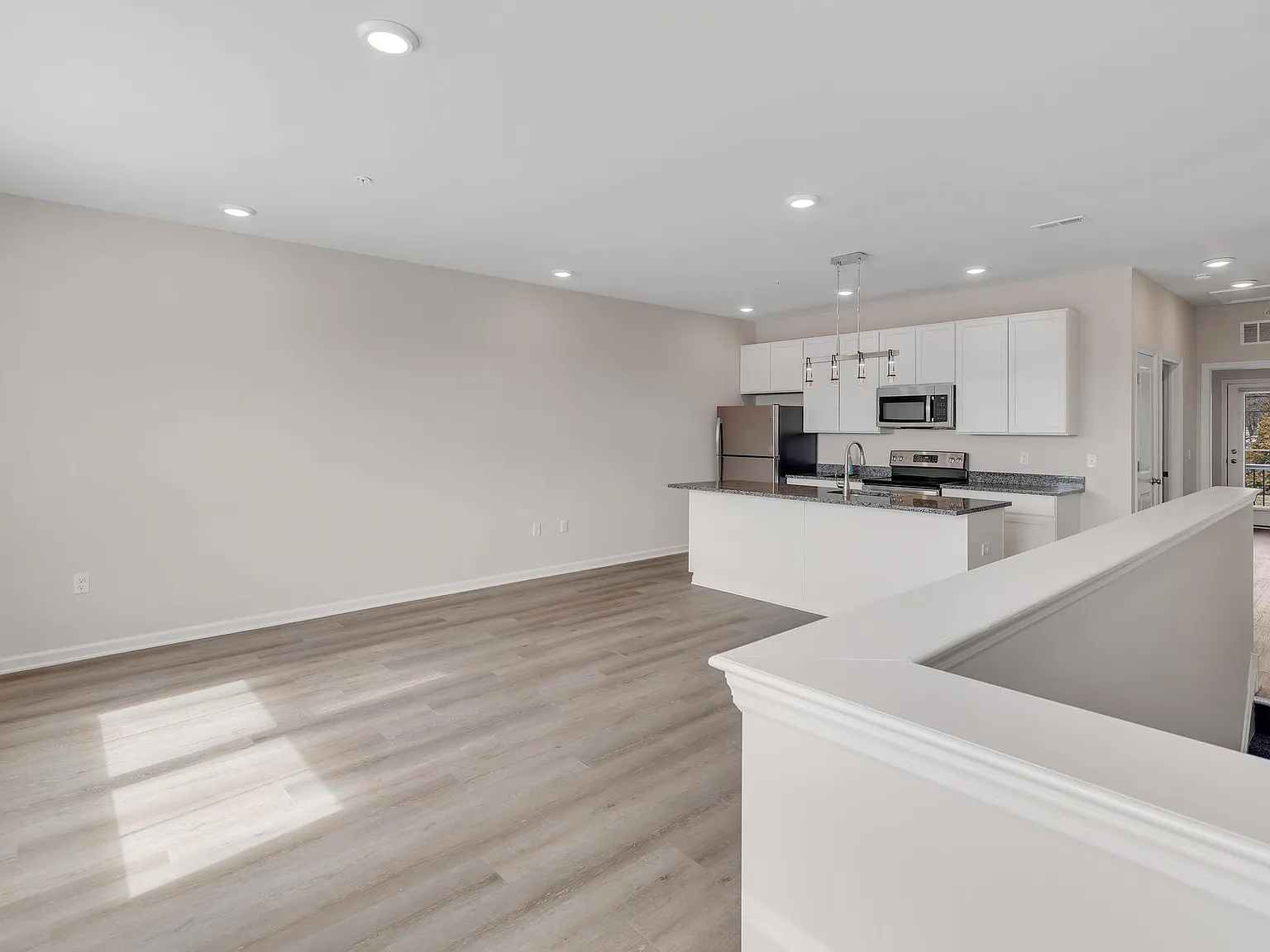 2 bed, 1225 sqft, $2,045 — Photo 3
