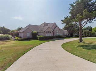 618 Green Meadows Ln, Red Oak, TX 75154