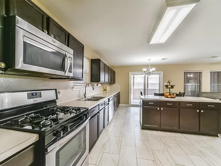 3818 Brook Garden Ln — Photo 18
