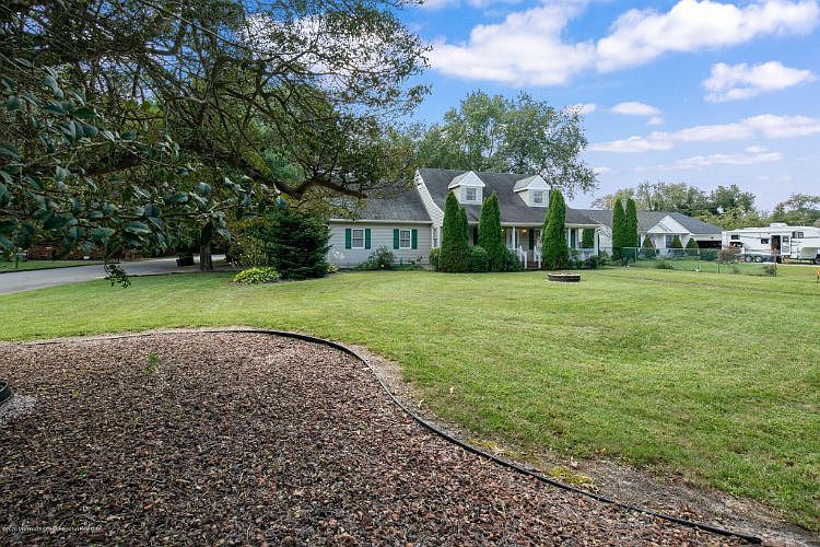 1st image of 90 Holly Dr