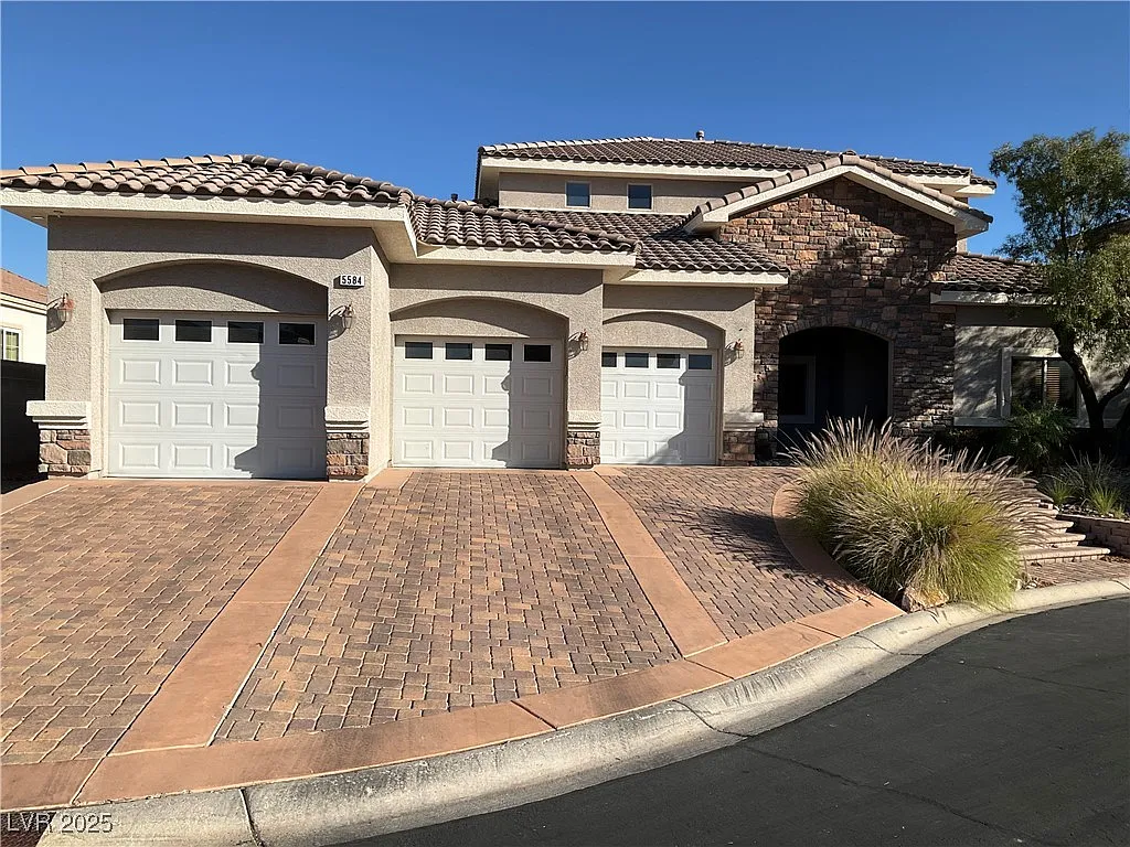 5 bed, 3.5 bath, 4014 sqft, $2,900 — Photo 2