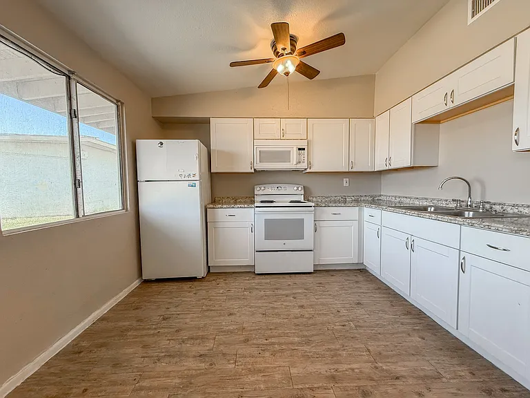 2115 W Devonshire Ave, Phoenix Az — Photo 9