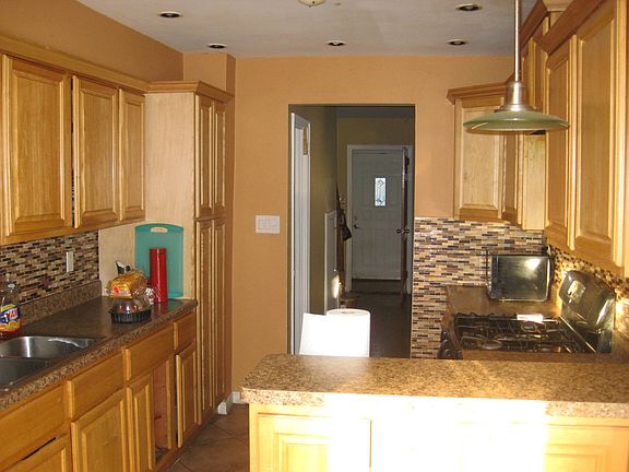 4th image of 3425 Olinville Ave