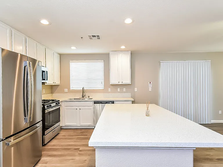 3214 Sunrise Cove Ave — Photo 5