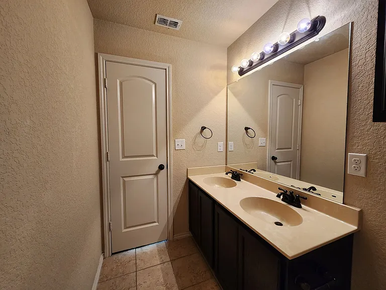 622 Creekside Cir — Photo 19