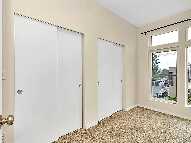 6ixth Ave — Photo 32