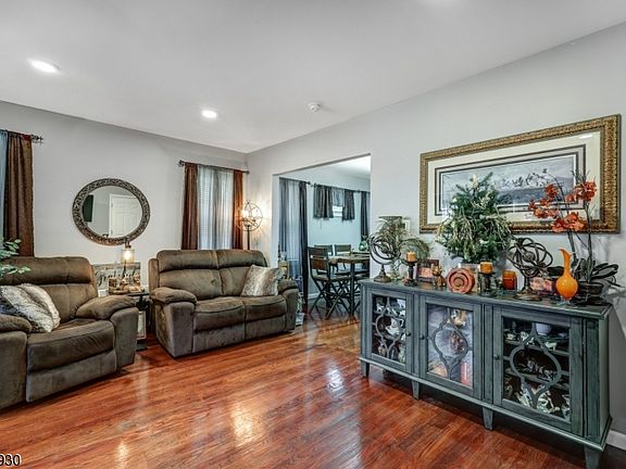 2nd image of 133 Franklin Ave APT 1