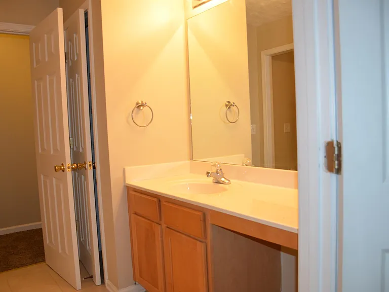 6021 Grovegate Ln — Photo 10