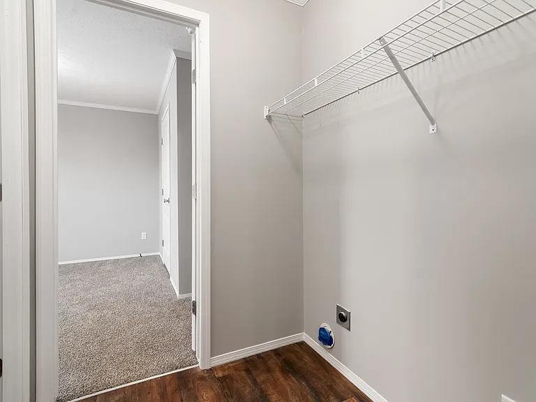 Center Manor — Photo 17