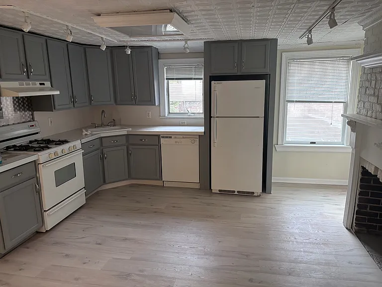 315 Bloomfield St — Photo 5