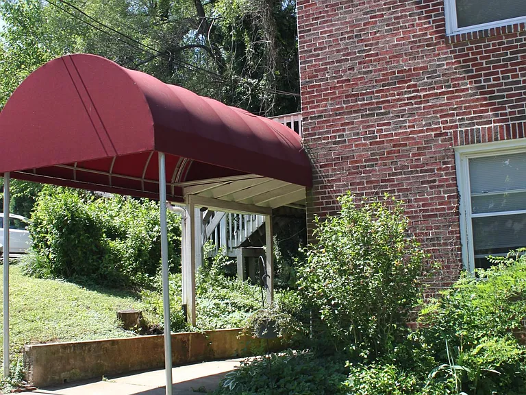 Side entrance, steps to back entrance from parking area