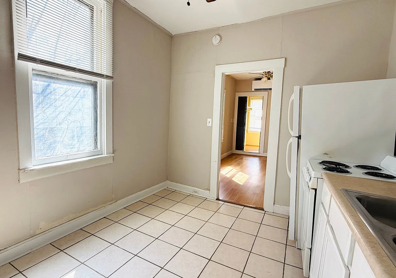 822 West Maxwell — Photo 4