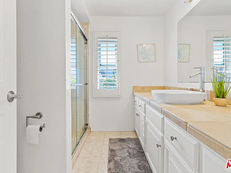 4725 S La Villa Marina #B — Photo 18